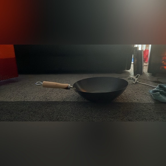 Classic cooking wok.. some wear and tear on handle, but overalll great condition - Picture 8 of 8